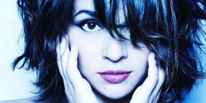 Norah Jones flørter med sin indre vamp
